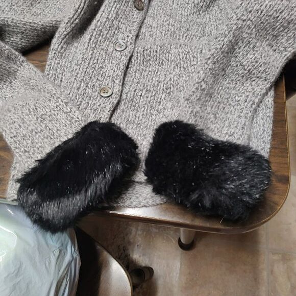 New Saks Fifth Avenue Cashmere Collection Gray Sweater Size Women's M - Picture 3 of 3